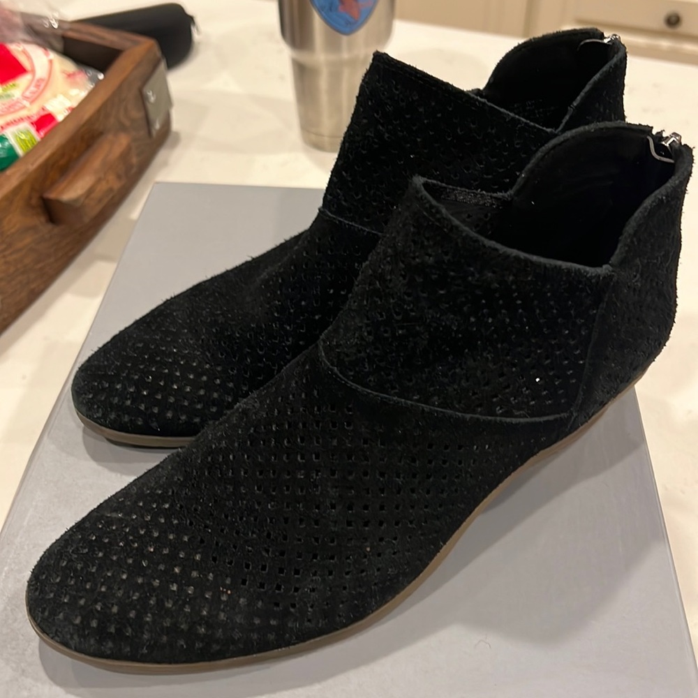 Boots by Kenneth Cole. Sz 9